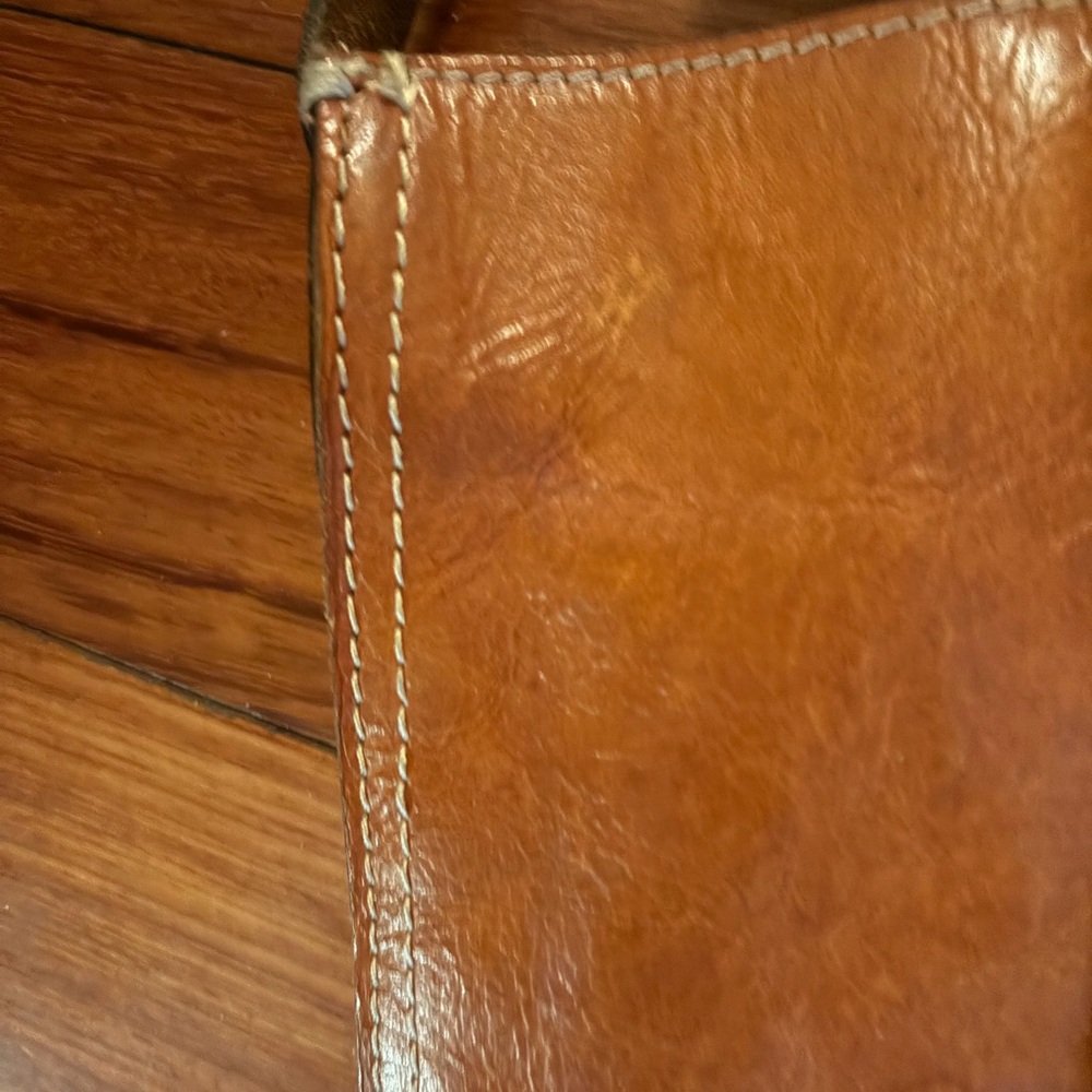 Vintage Tan Leather Messenger Bag. Patricia Nash - Picture 2 of 15